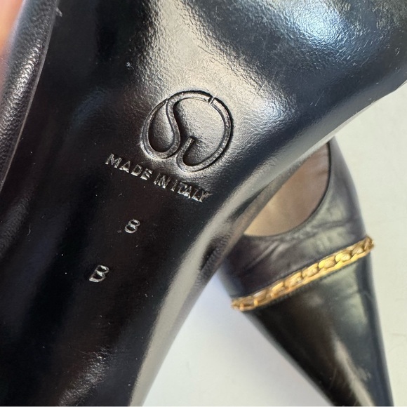 St. John Vintage Black Leather Pointed Toe Pumps Gold Chain Size 8 - Picture 4 of 11